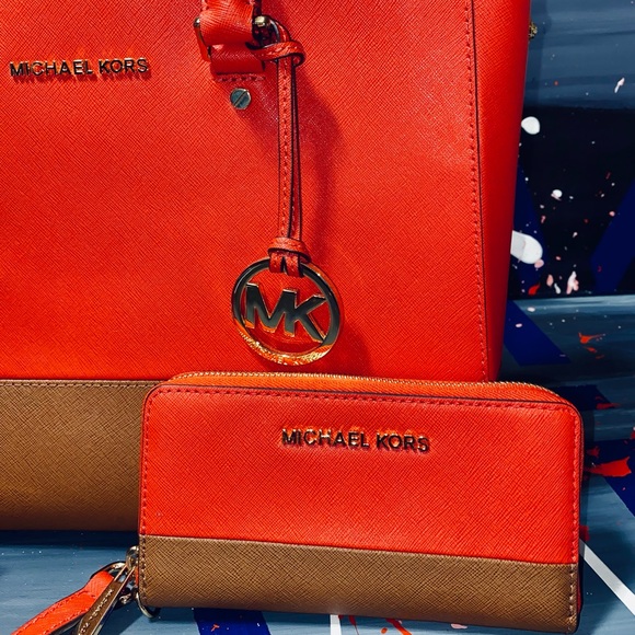 Michael Kors Set Satchel, Shoulder Bag, Handbag, Crossbody, or Purse and wallet - Picture 4 of 16